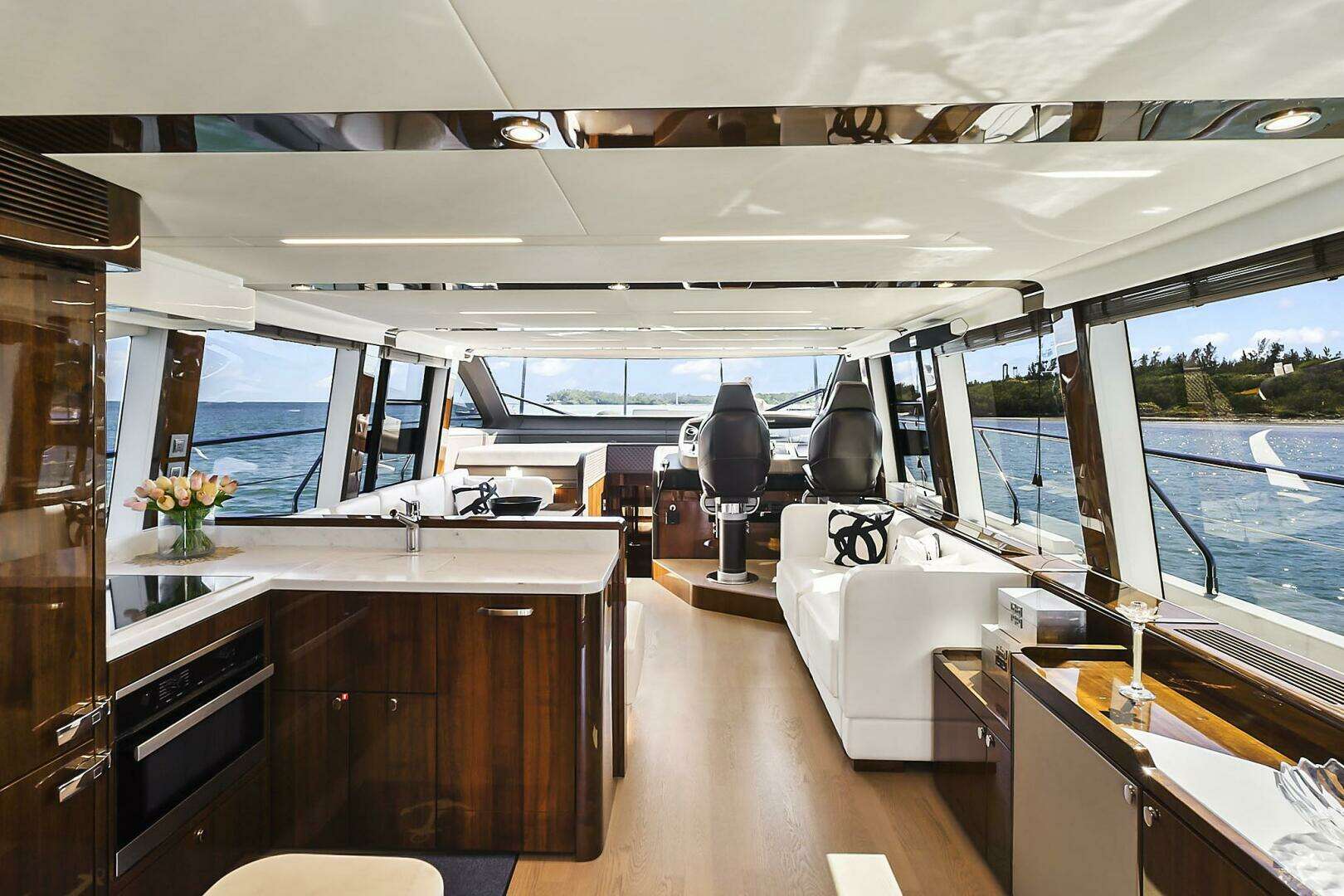 2021 Fairline Squadron 68 - Image 12