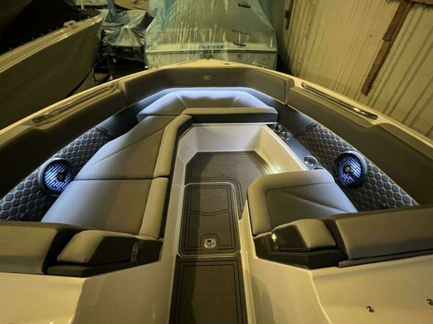 2021 Cobalt R8 Surf - Image 11