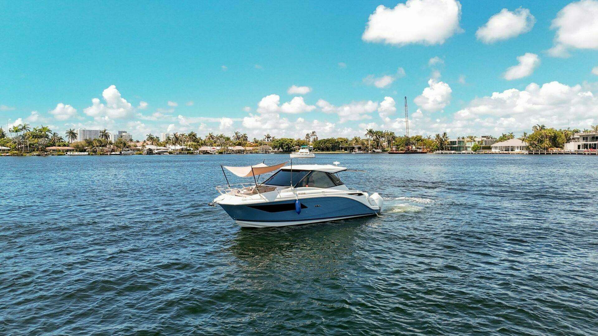 2022 Sea Ray 320 Sundancer OB - Image 3