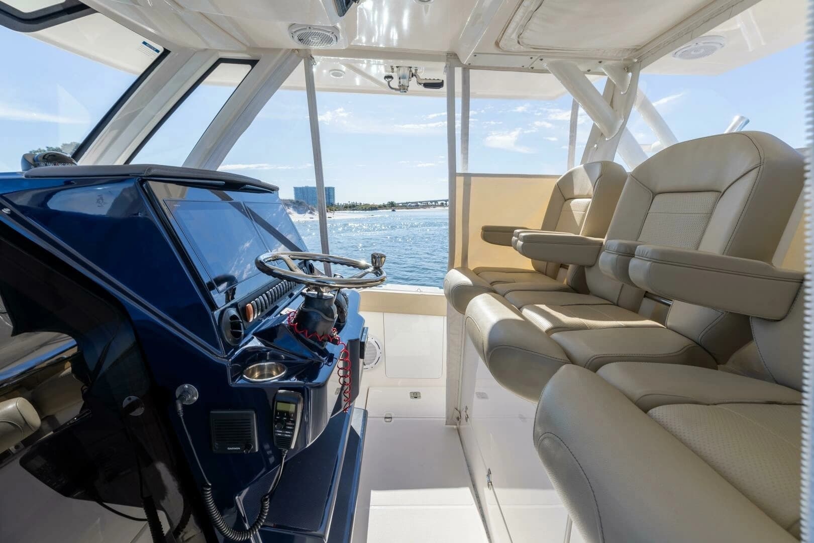 2019 Pursuit S 368 - Image 3