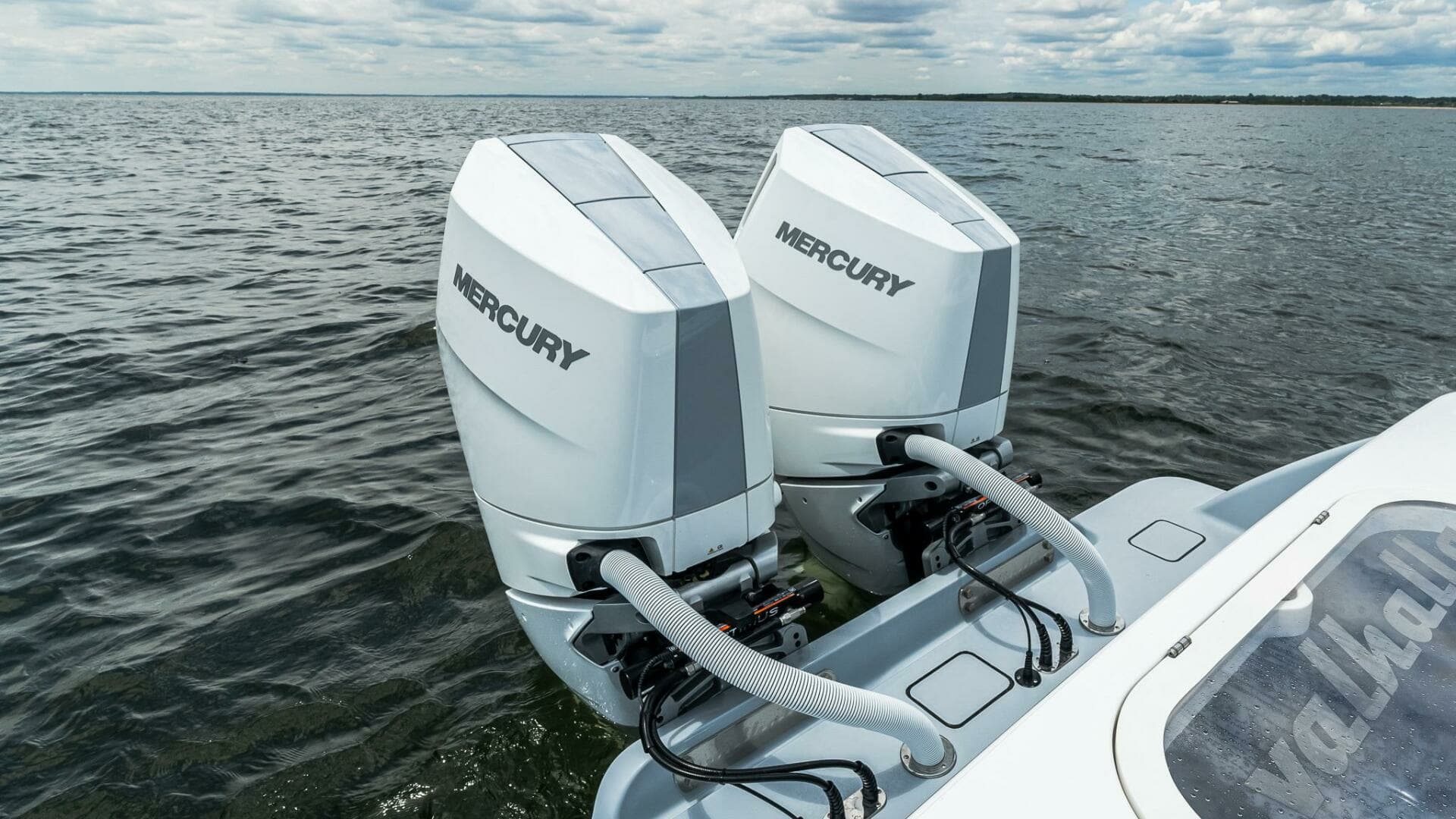 2025 Valhalla Boatworks V33 Center Console - Image 10