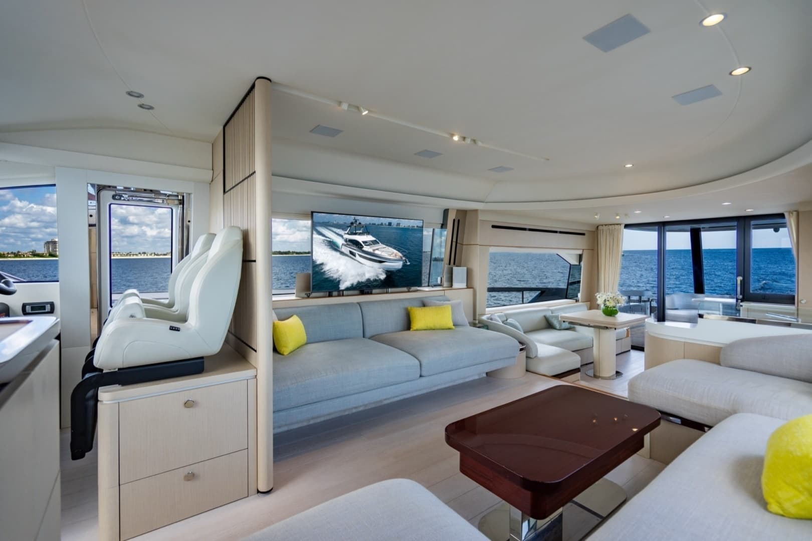 2023 Azimut Fly 68 - Image 10