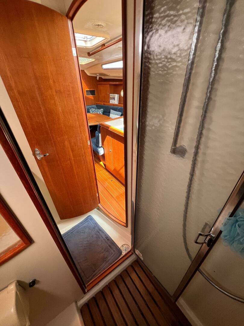 2002 Hunter 356 - Image 22