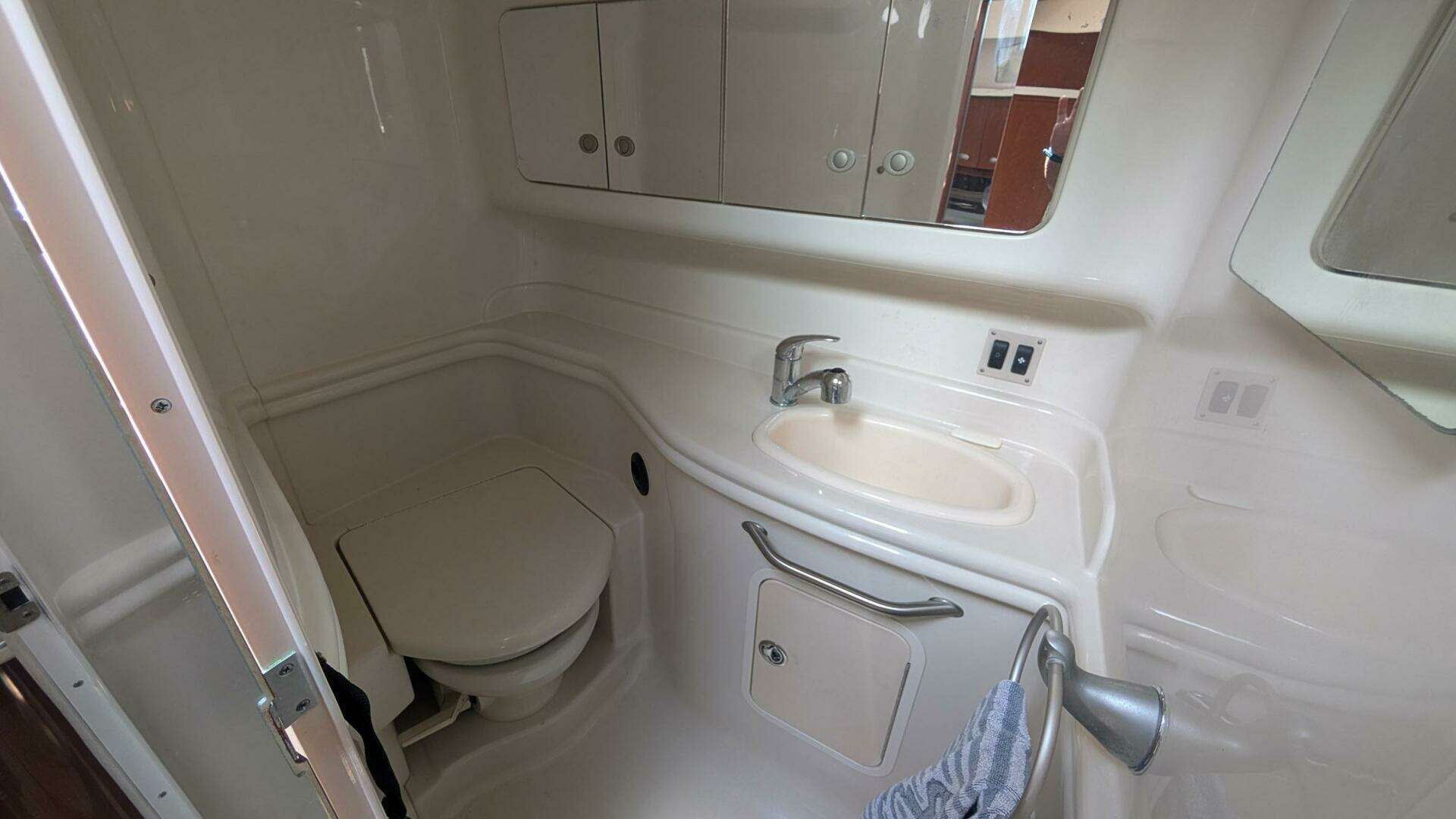 2008 Sea Ray 340 Sundancer Sportsman - Image 16