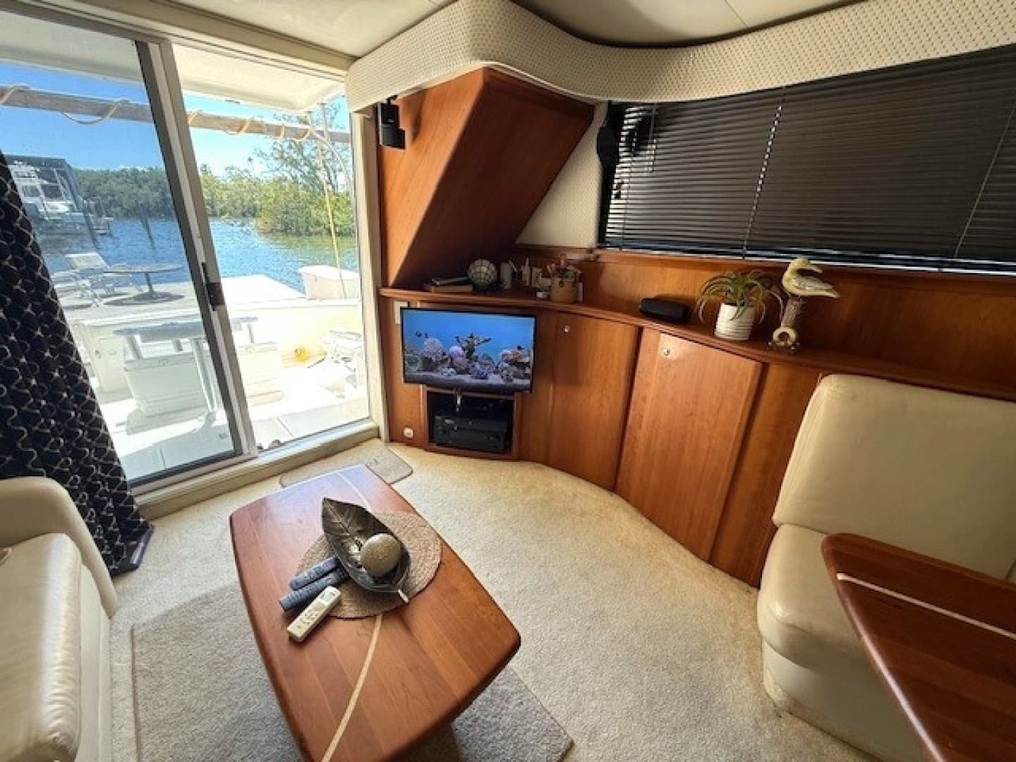 2001 Silverton 42 Convertible - Image 24