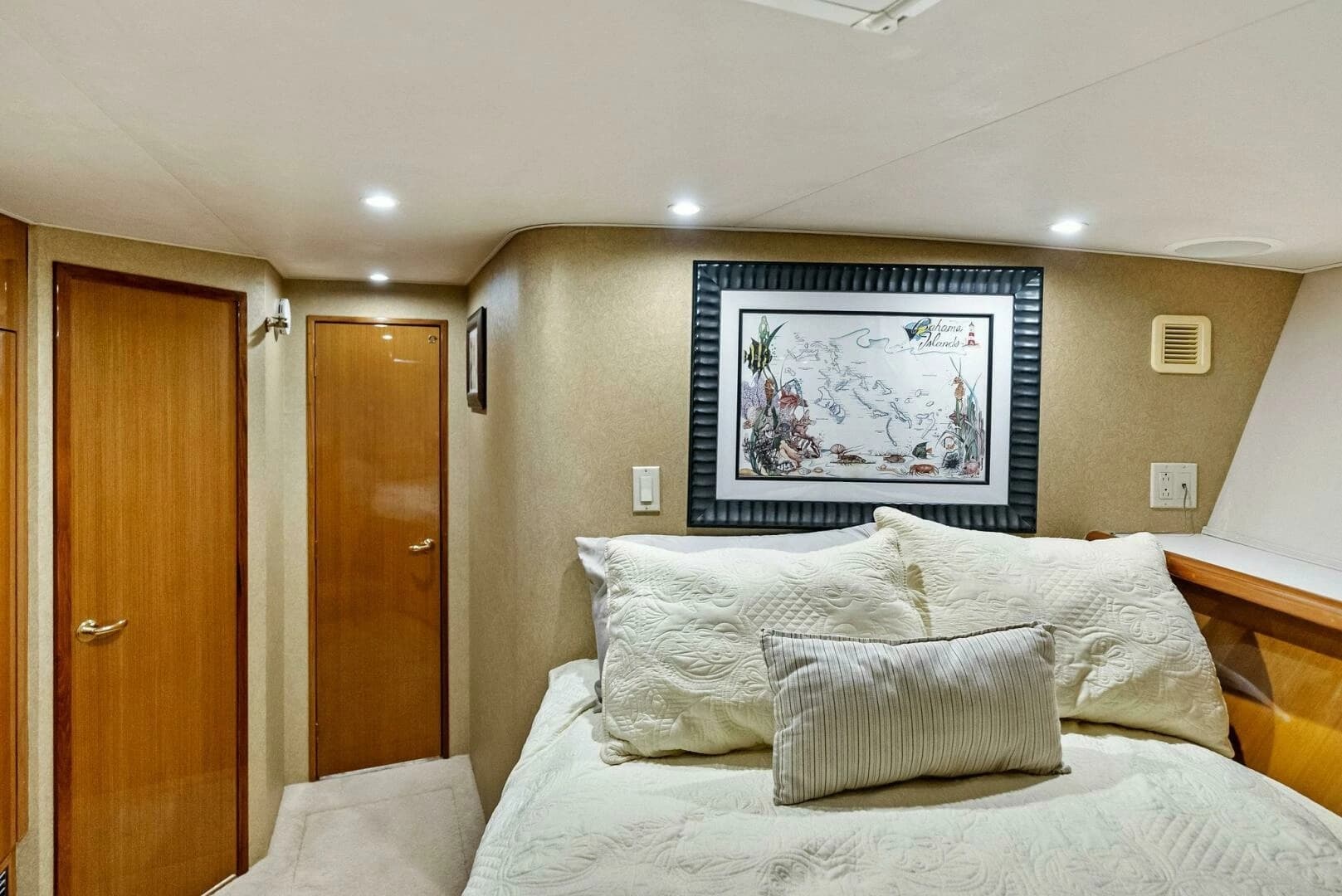 2002 Viking 65 Convertible - Image 37