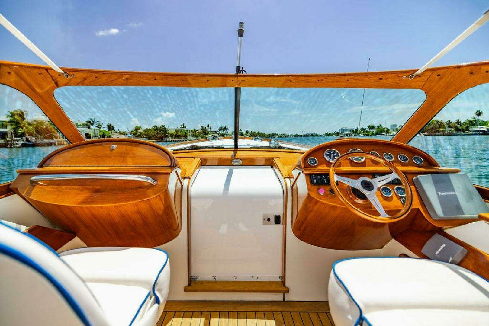 2004 Hinckley Talaria 29 R - Image 25
