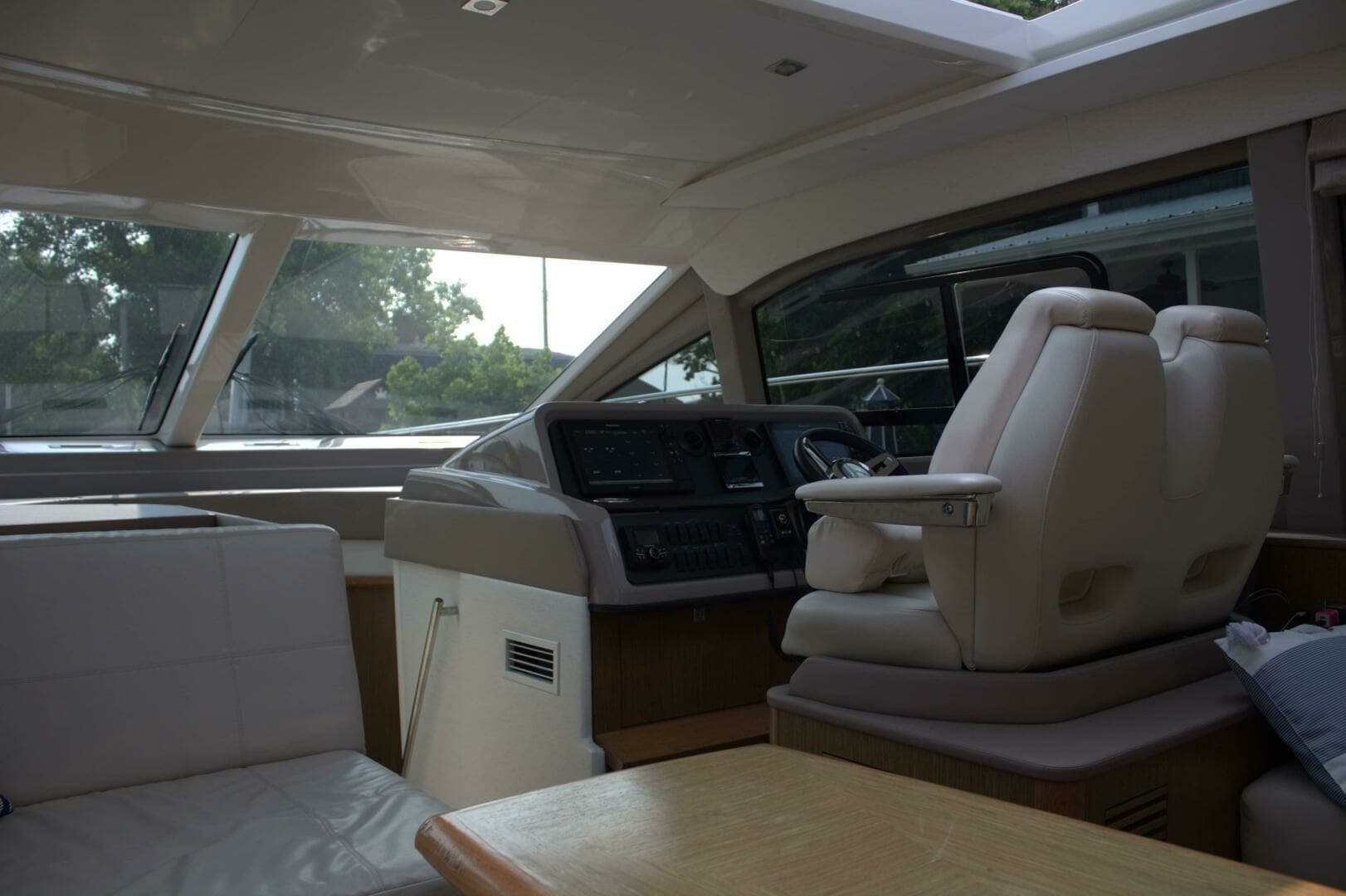 2017 Sea Ray 460 Sundancer - Image 42
