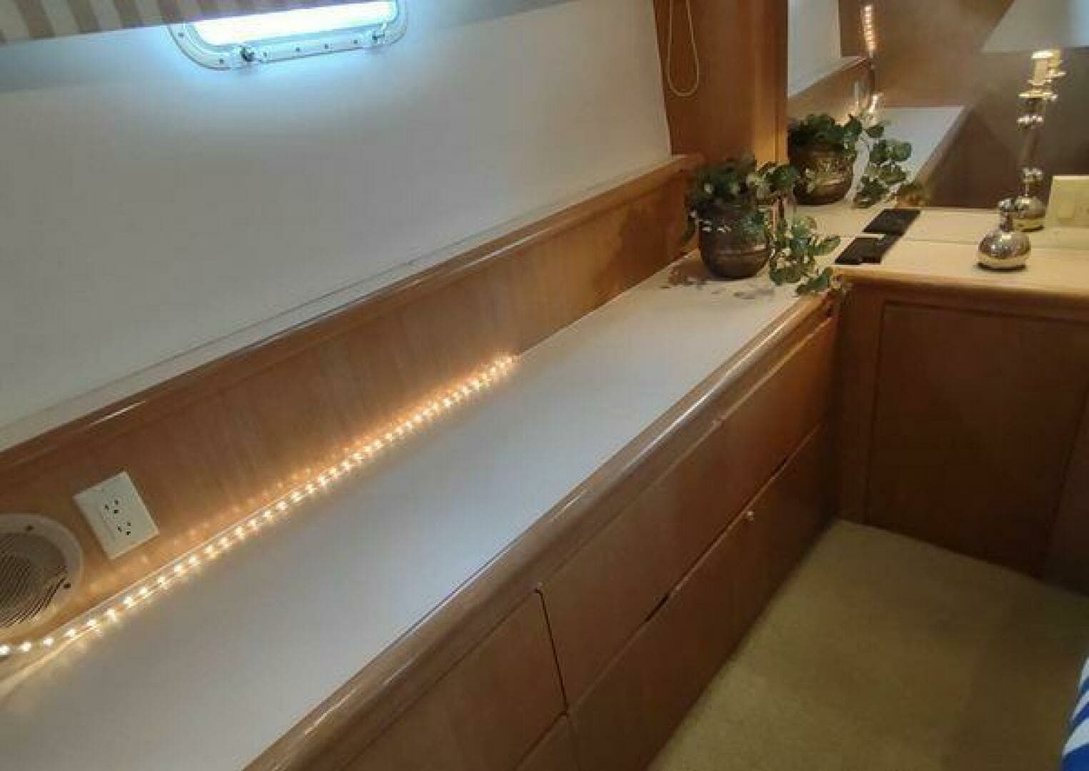1996 Hatteras 50' Sport Deck - Image 64
