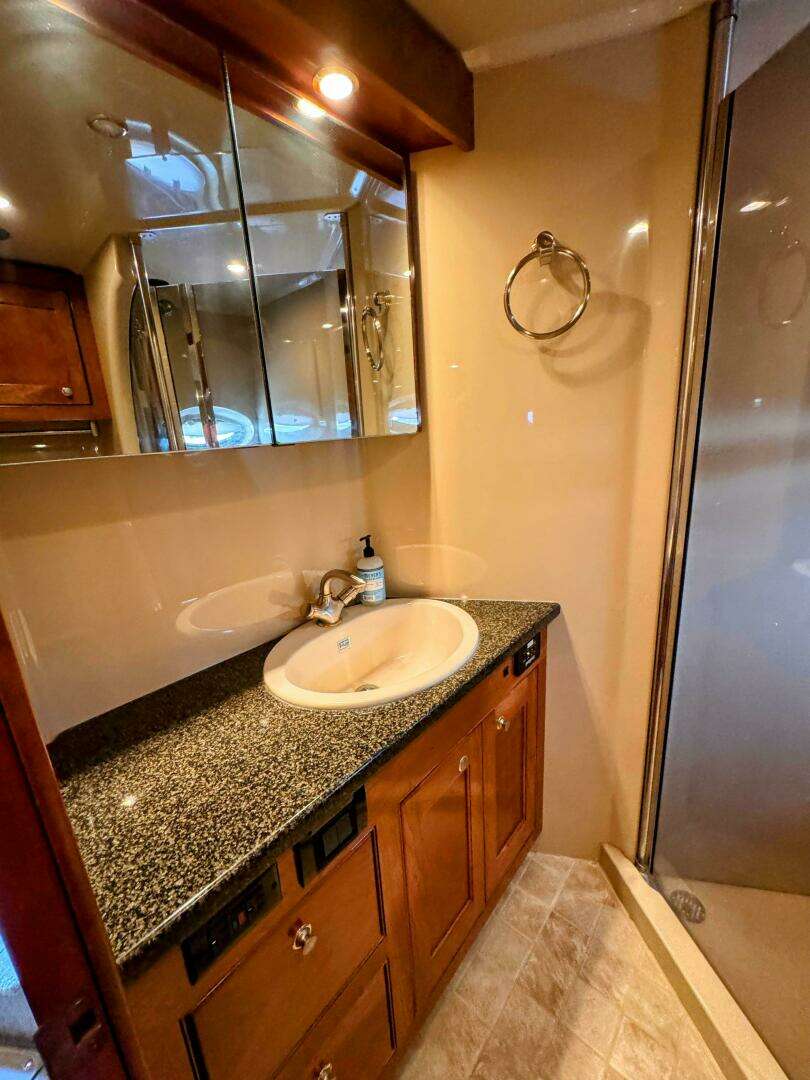 2005 Cruisers Yachts 540 Express - Image 55