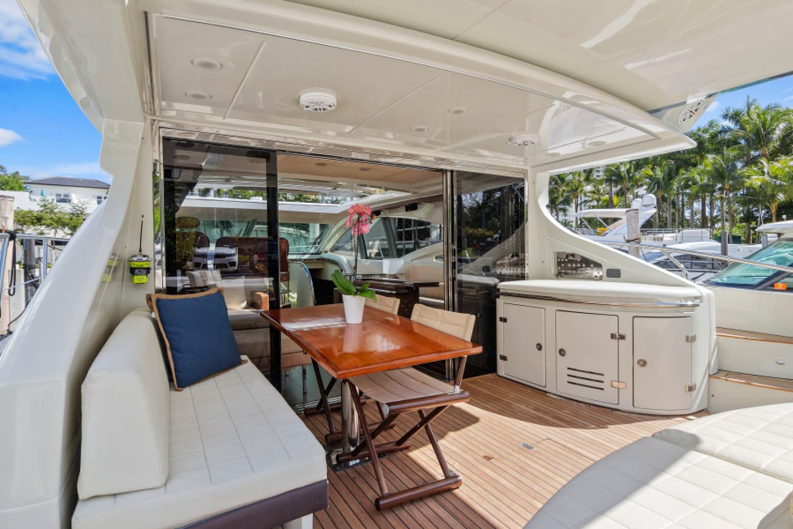2009 Azimut 68S - Image 5
