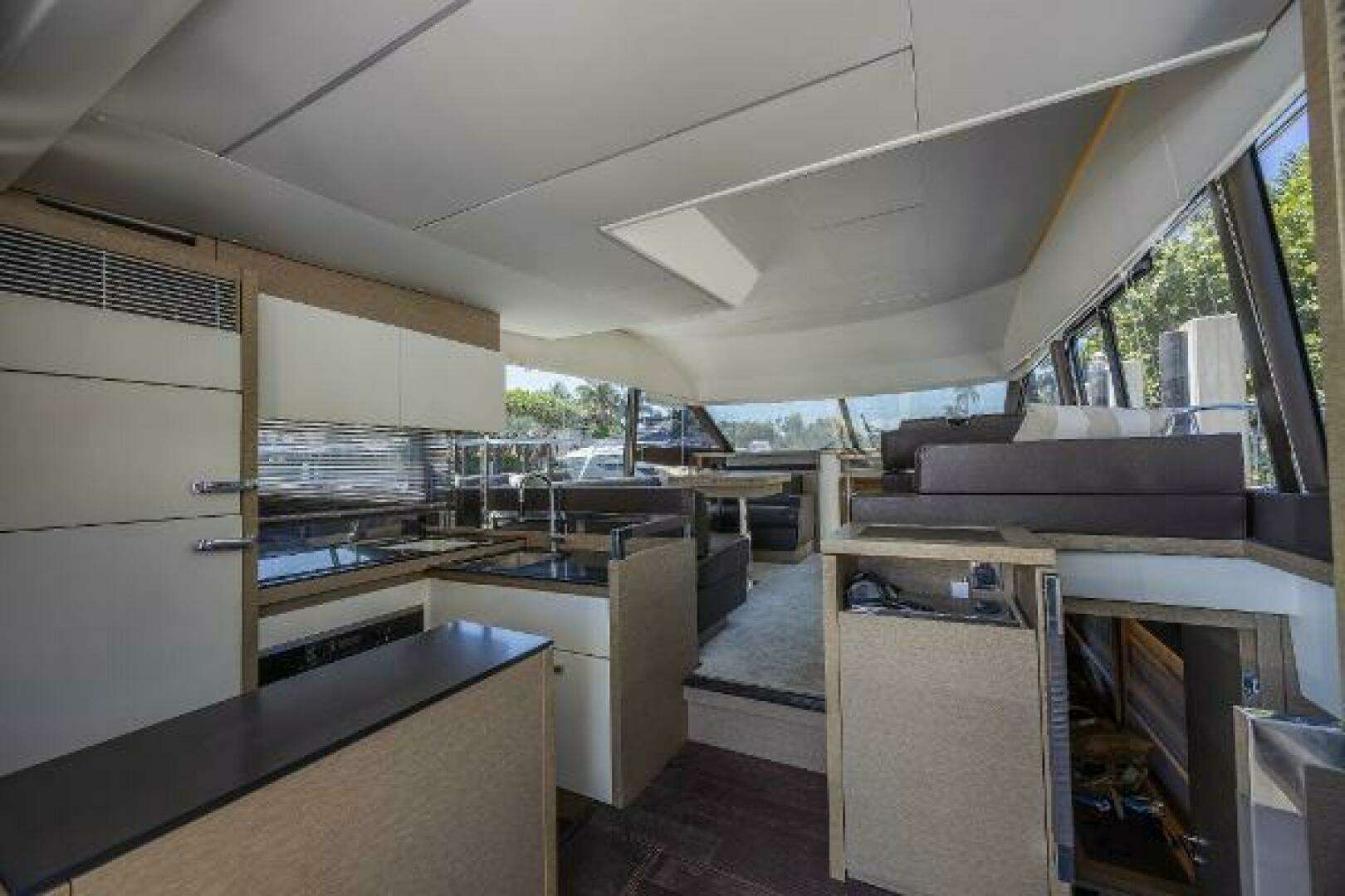 2018 Prestige 520 - Image 23