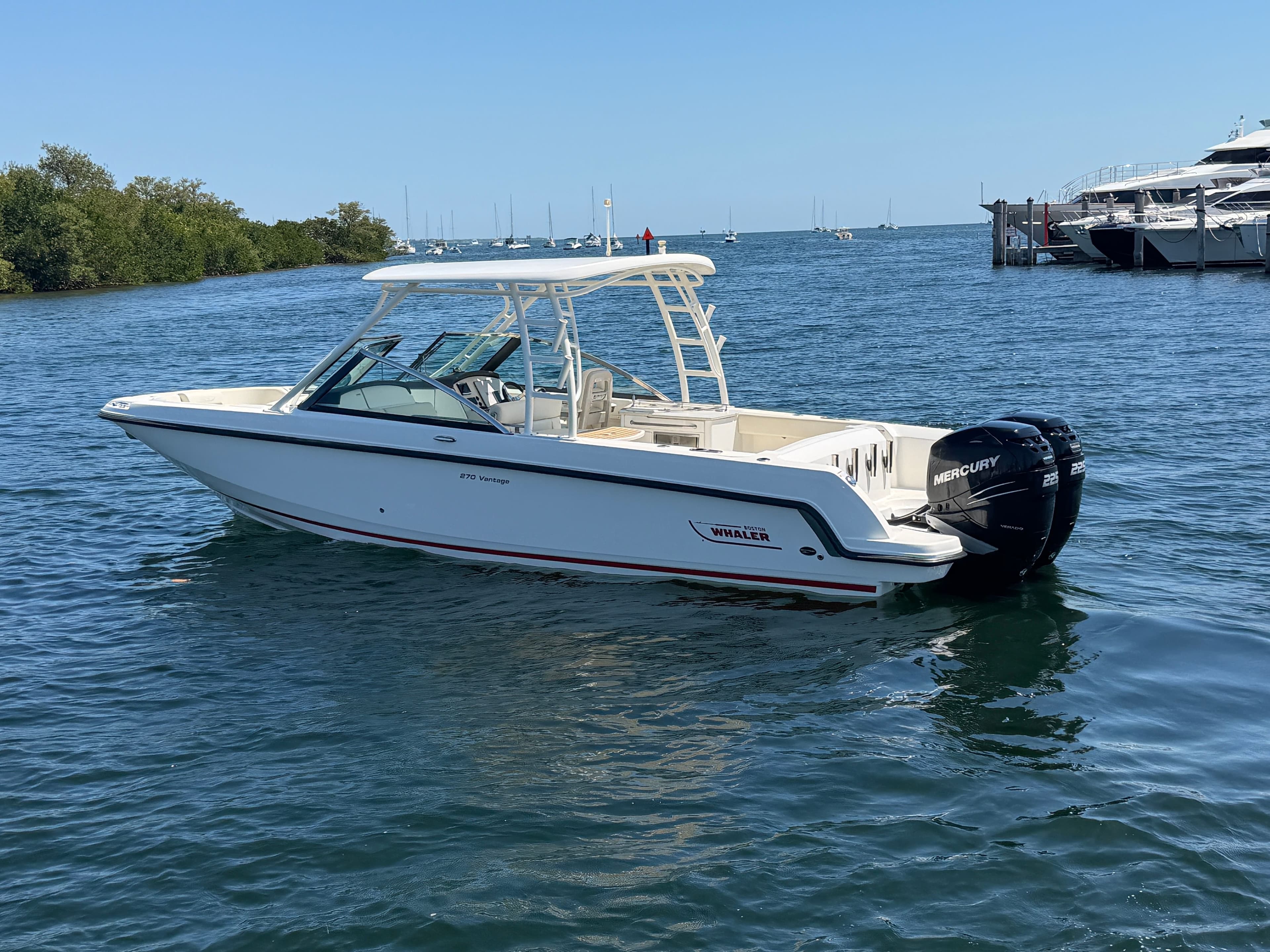 2016 Boston Whaler 270 Vantage