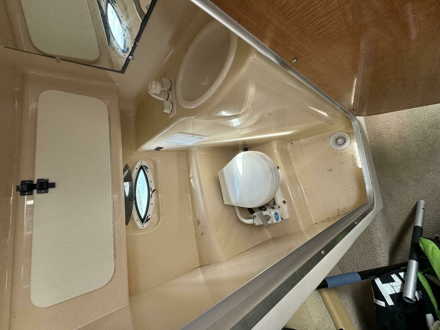 2002 Maxum 2400 SCR - Image 16