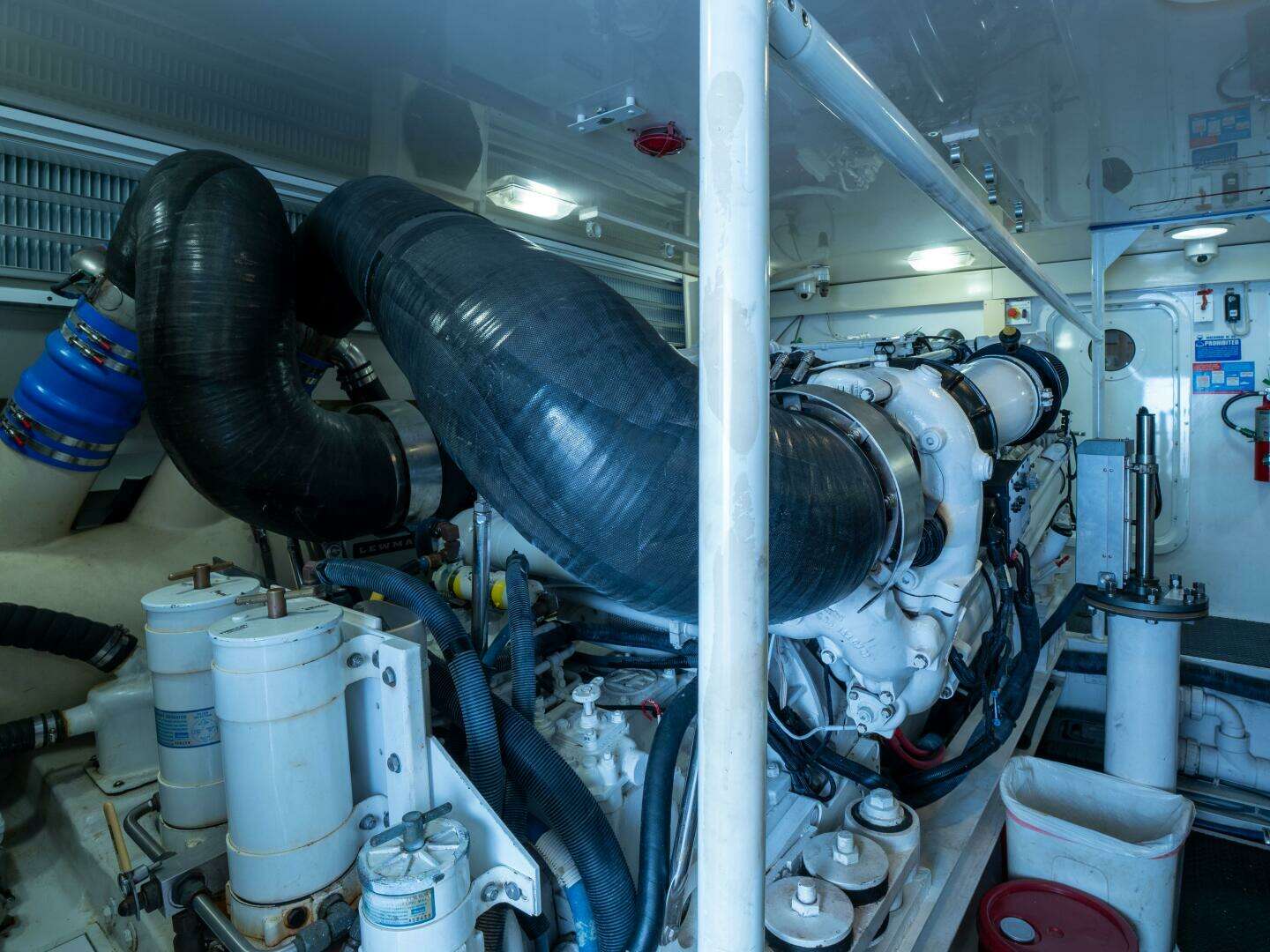 2005 Viking 74 Enclosed Bridge - Image 30