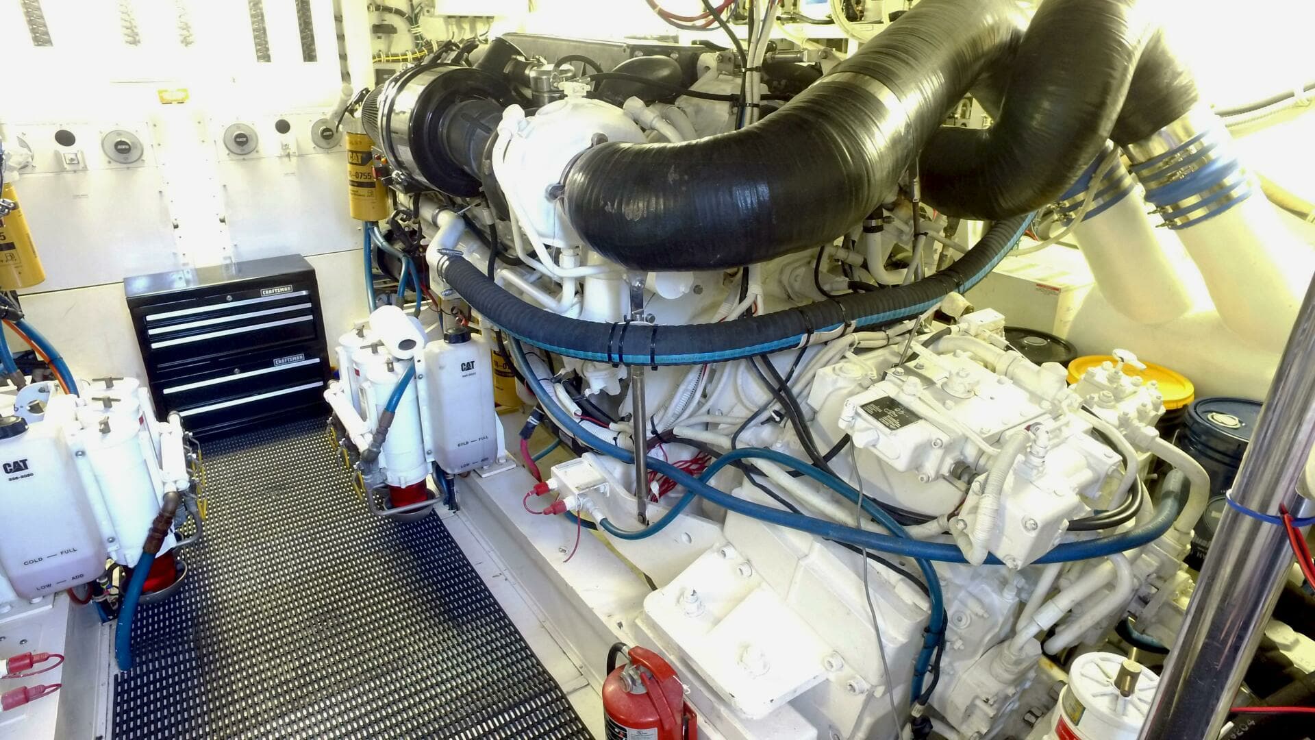 2006 Hatteras 68 Convertible - Image 31