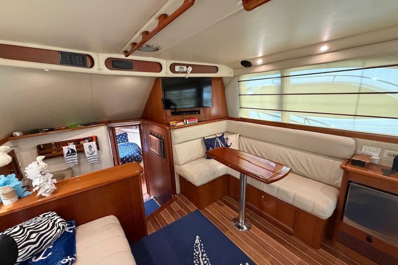 2005 Riviera 37 Flybridge - Image 11