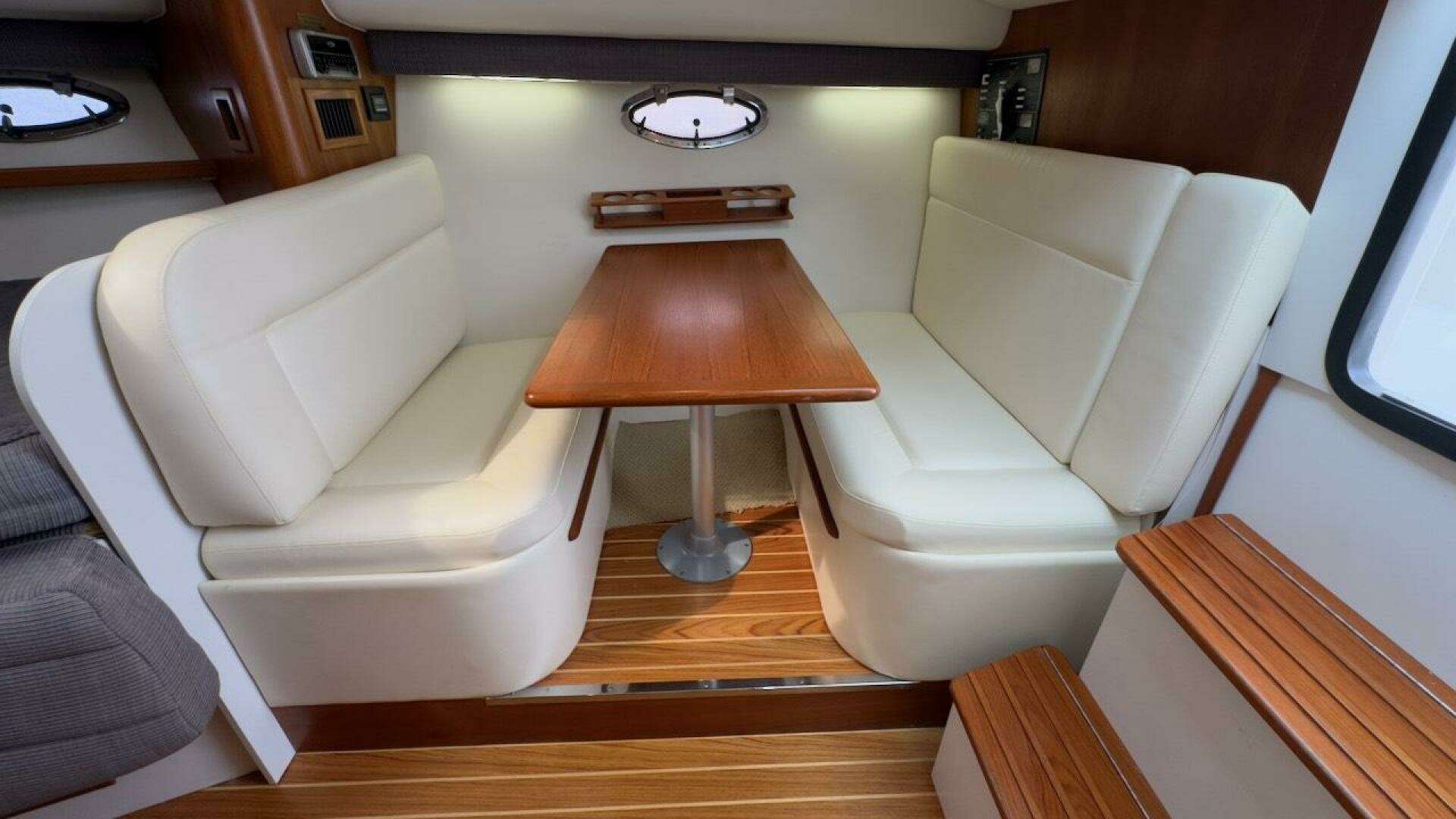 2005 Tiara Yachts 2900 Open - Image 17