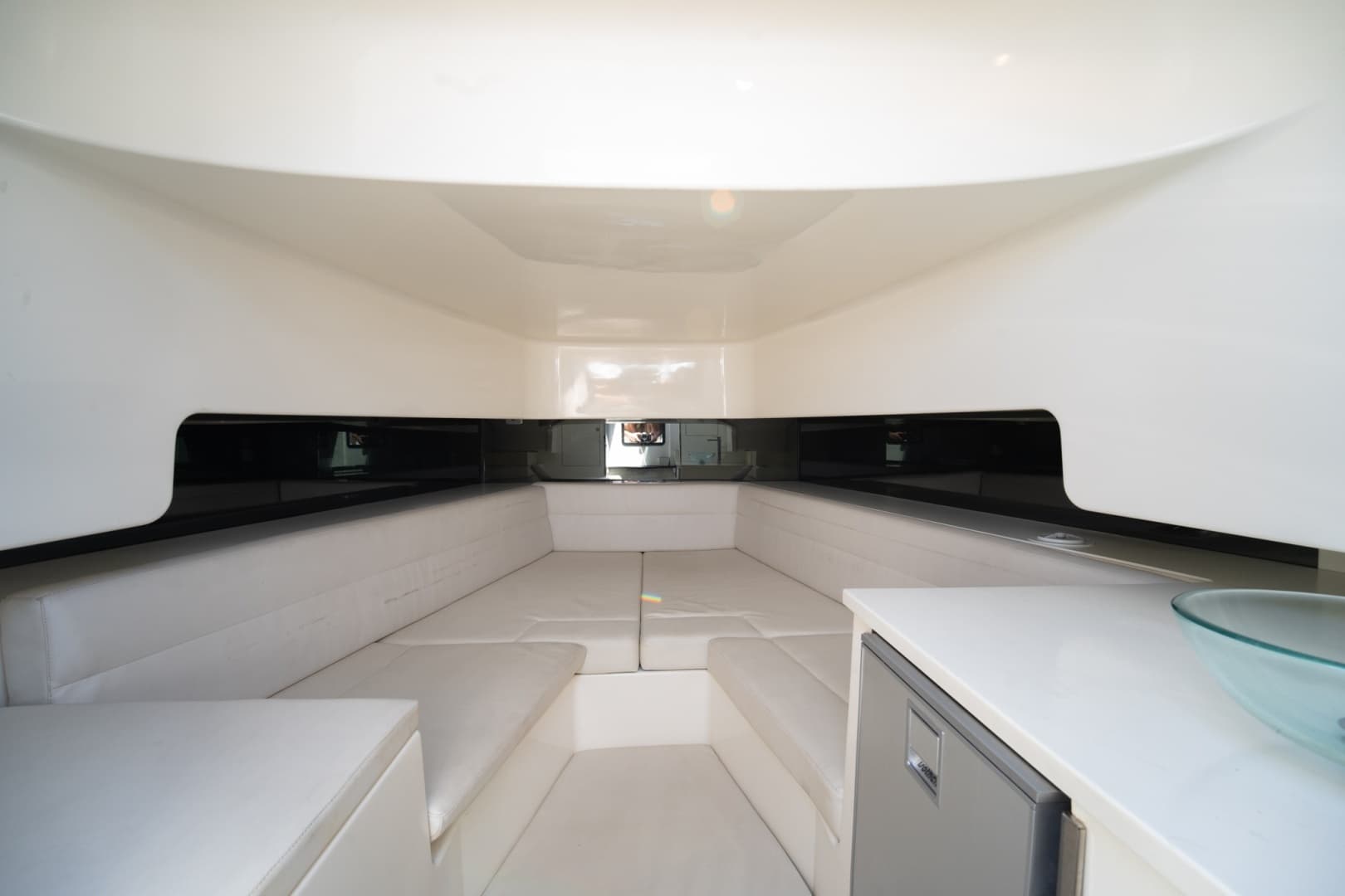 2014 VanDutch 40 - Image 23