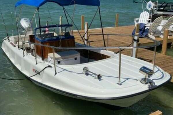 1972 Boston Whaler 21 Outrage Rib Side - Image 1