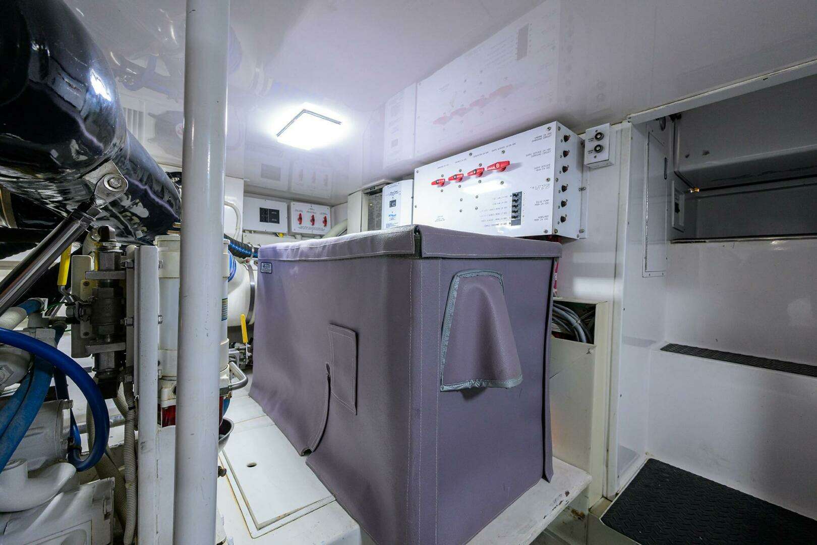 2004 Viking 56 Convertible - Image 69