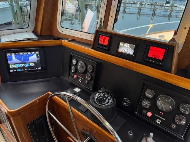 Cherubini 50 Independence 1998 helm with navigation instruments and steering wheel.