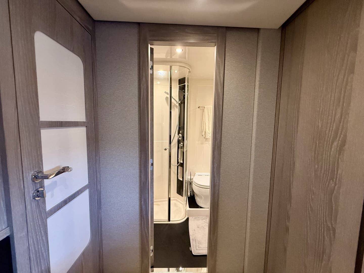 2020 Azimut Magellano 66 - Image 77