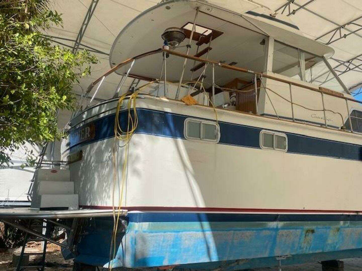 1972 Chris-Craft Commander Flush Deck - Image 4