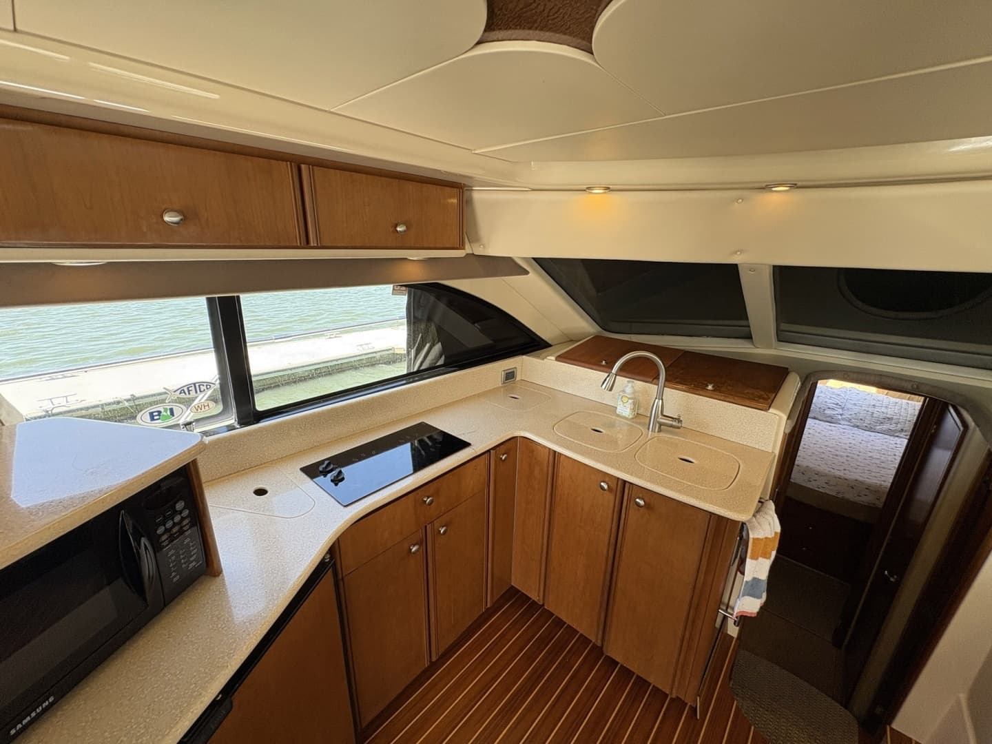 2005 Meridian 411 Sedan - Image 27