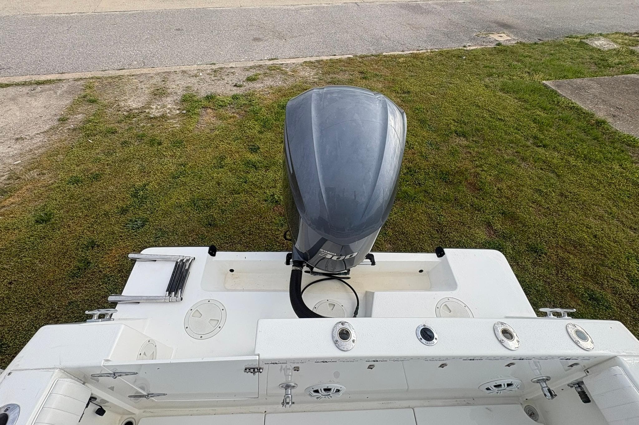 2019 YAMAHA F300 AND TRANSOM VIEW