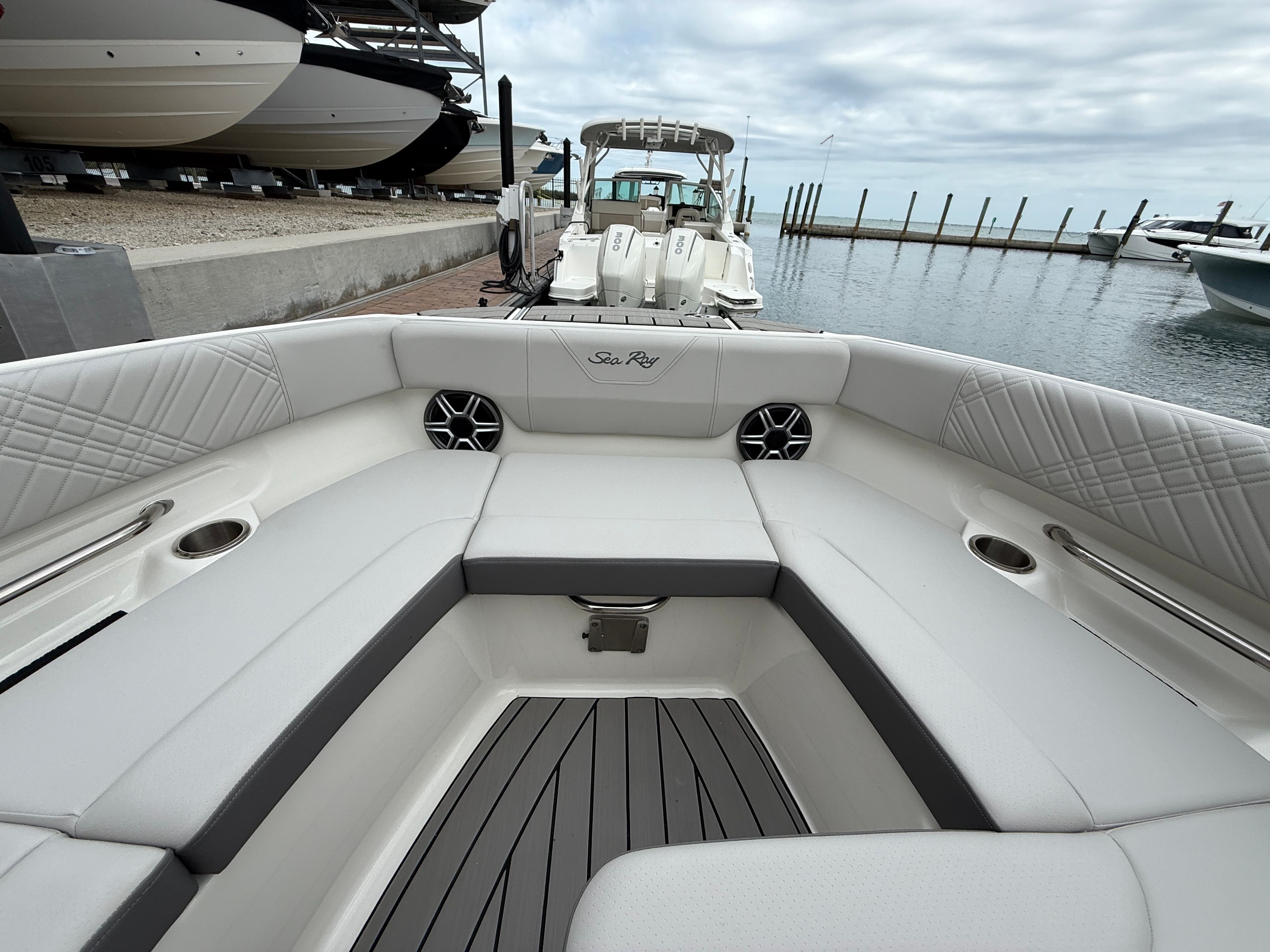 2026 Sea Ray SDX 230 Outboard - 8
