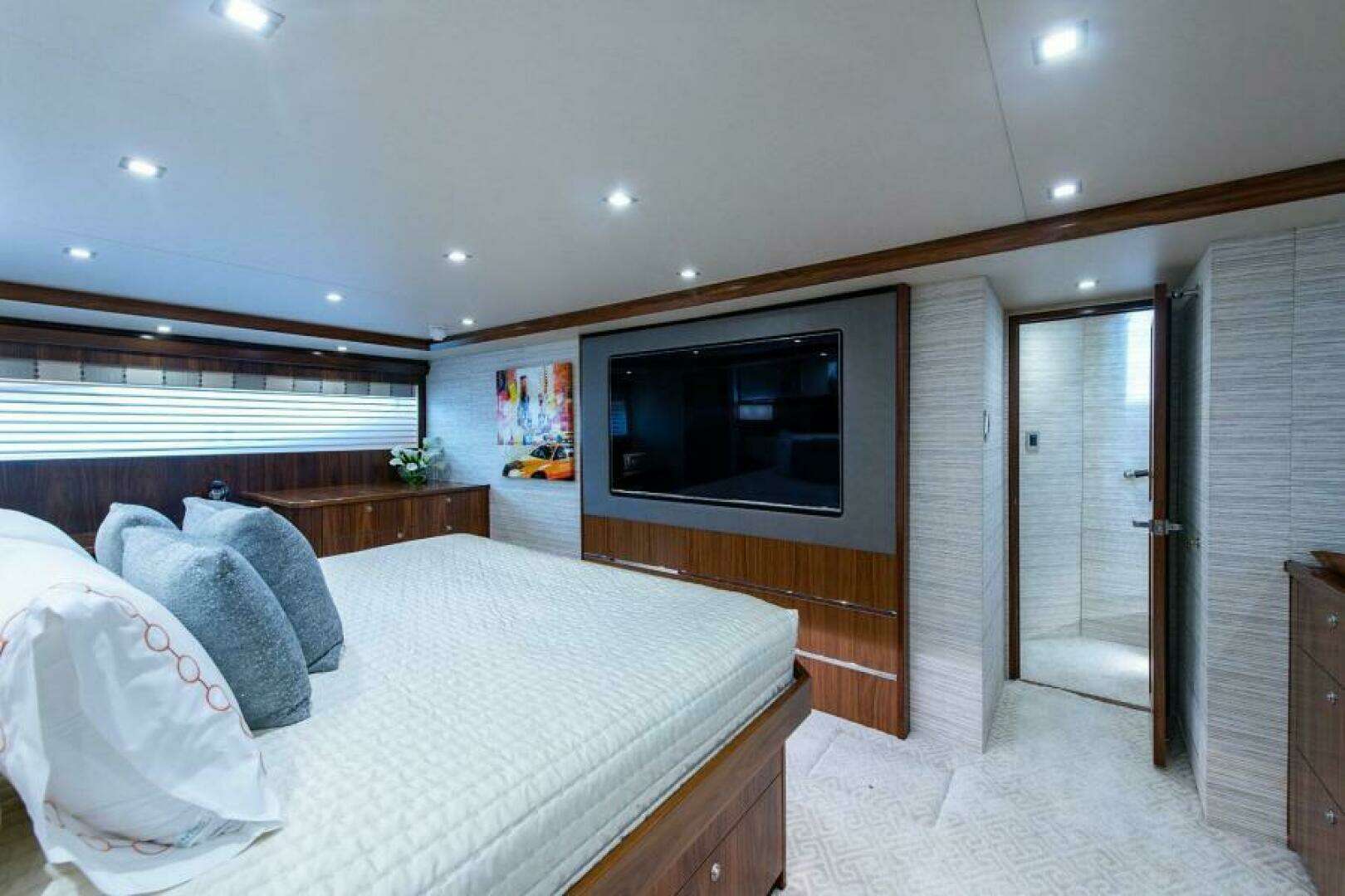 2018 Viking Enclosed Flybridge - Image 20