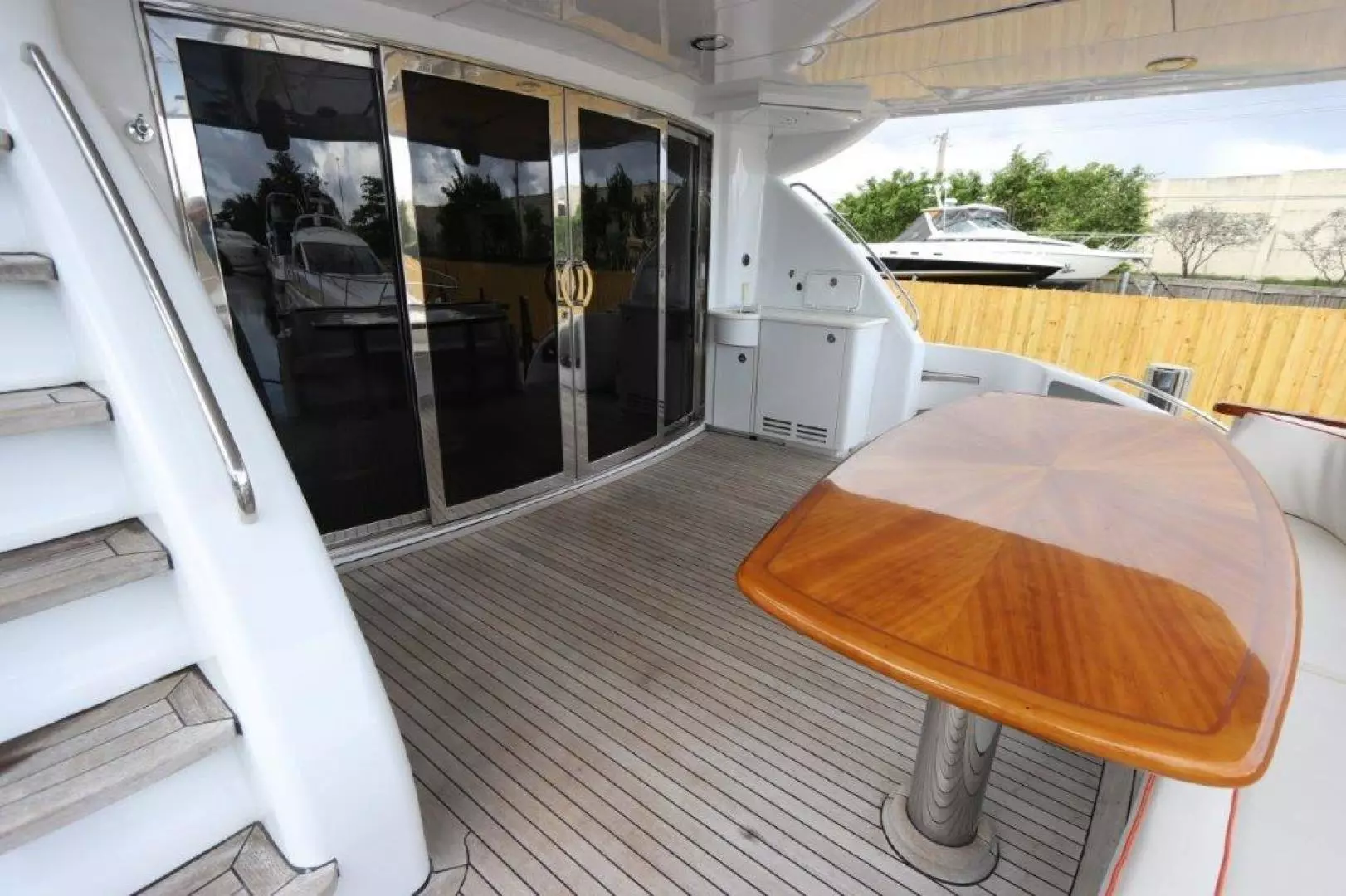 2006 Hatteras 80 - Image 9