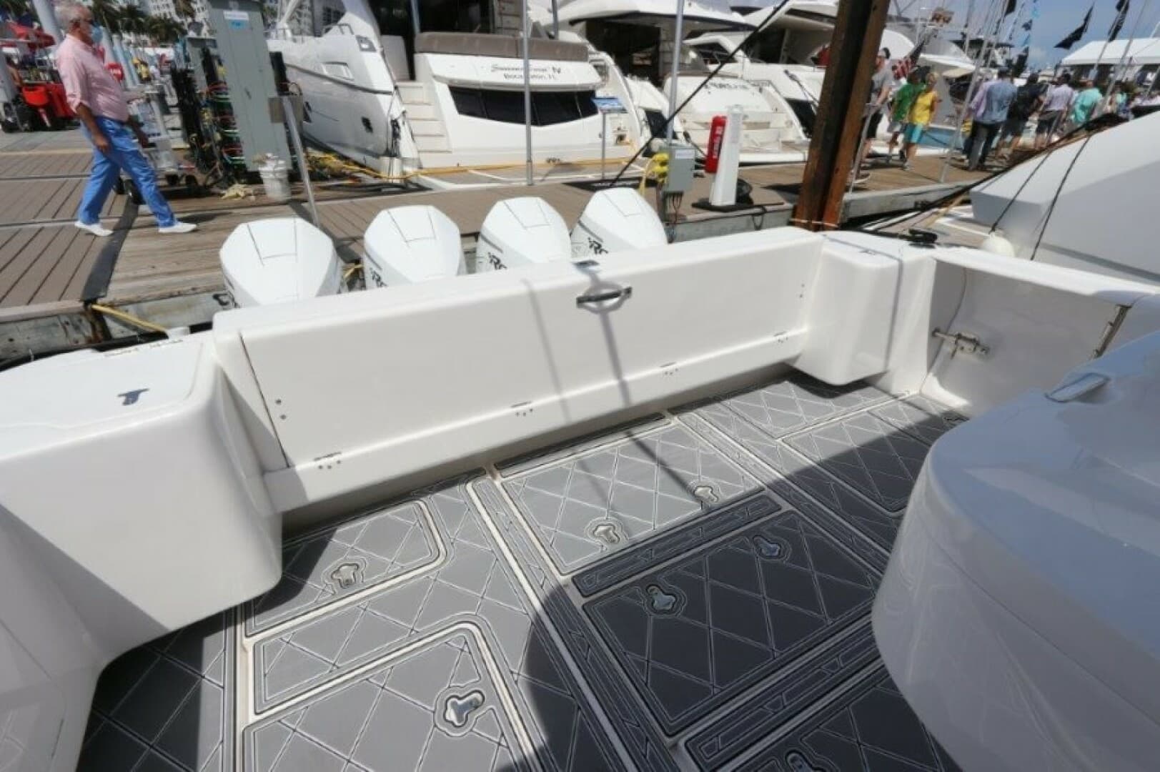 2019 Intrepid 475 Sport Yacht - Image 15