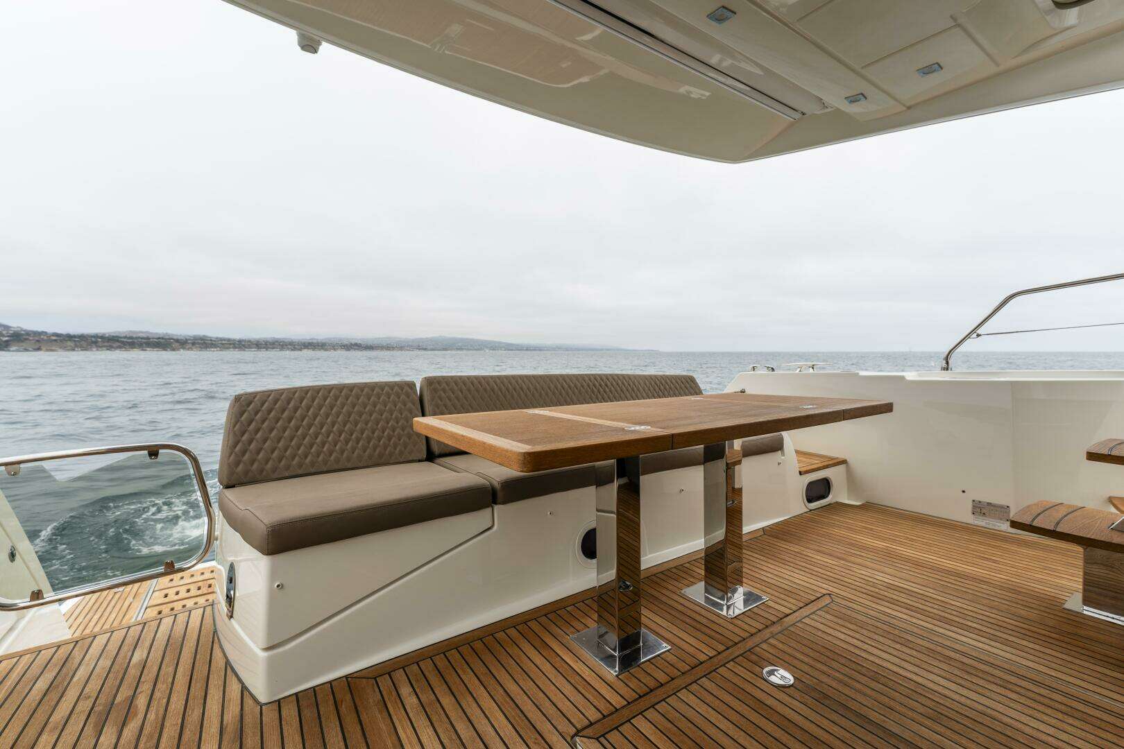 2018 Prestige 560 - Image 53