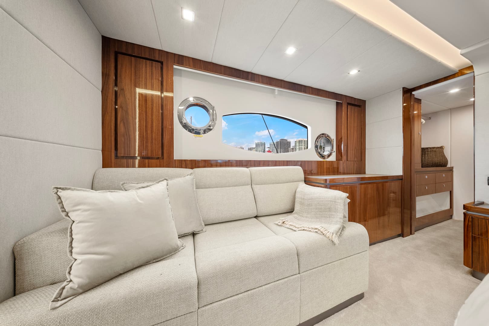2024 Riviera 6000 SPORT YACHT - Image 93