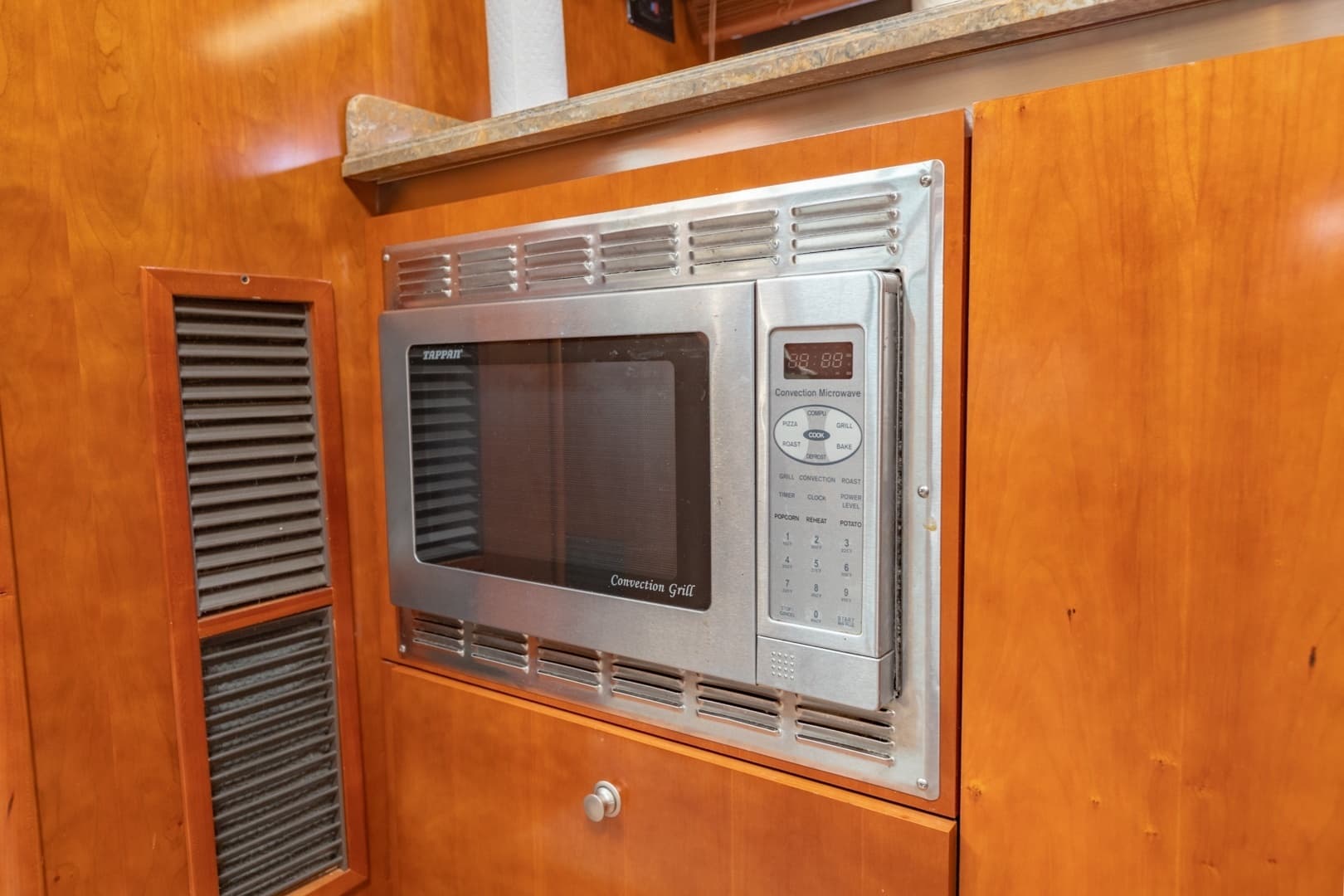 2008 Cruisers Yachts 460 Express - Image 9