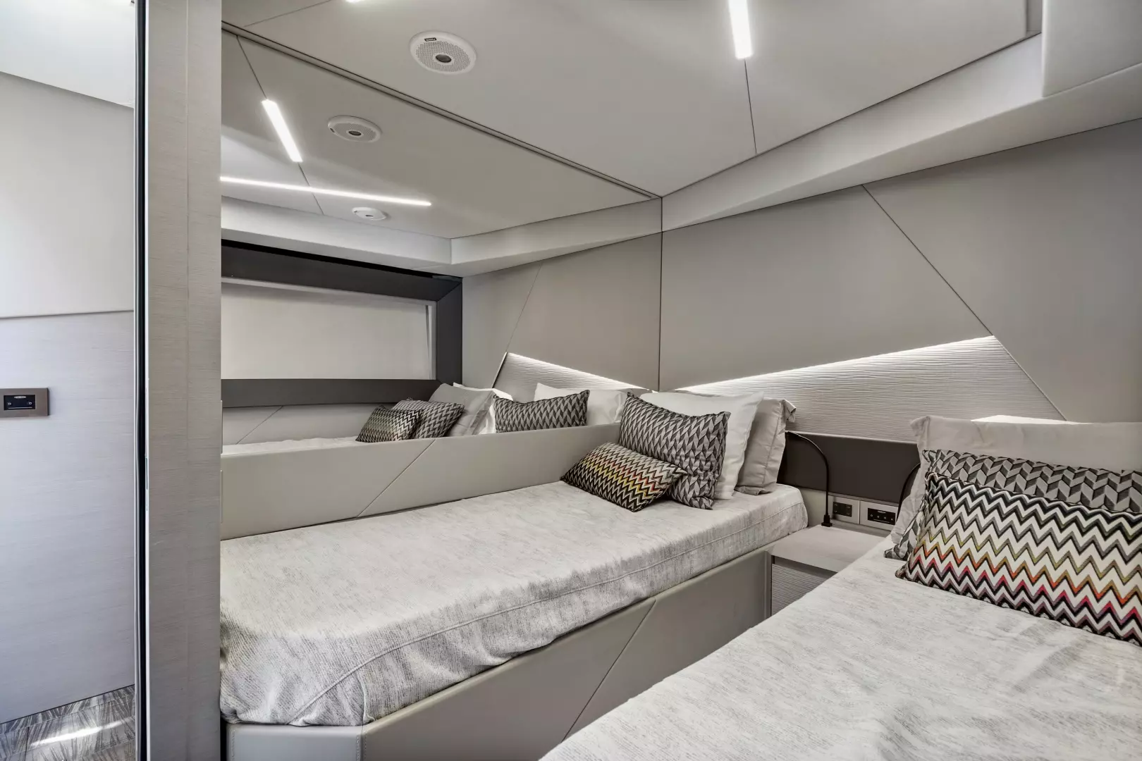 2020 Pershing 7X - Image 35