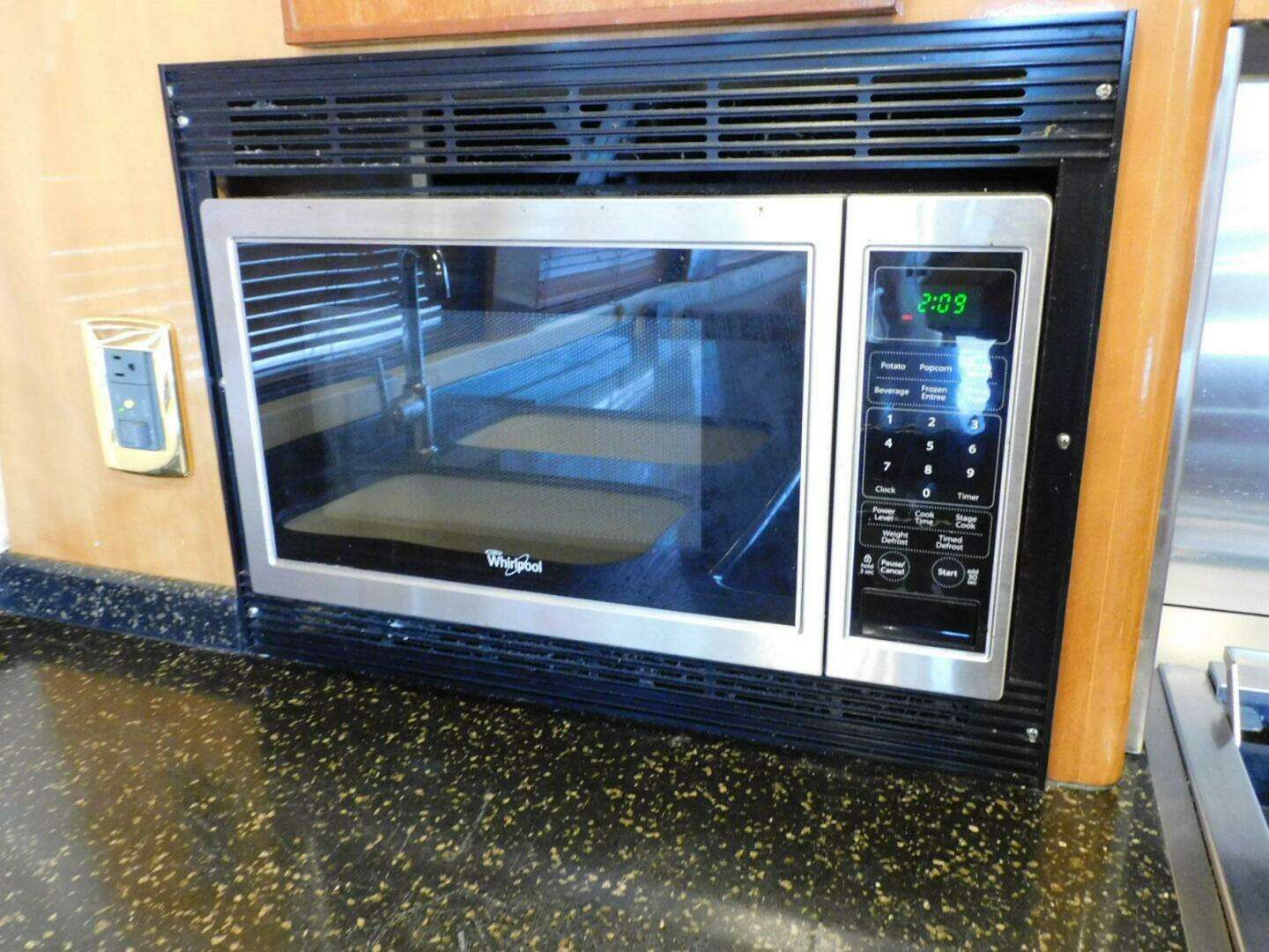 2002 Carver 570 Voyager Pilothouse - Image 16