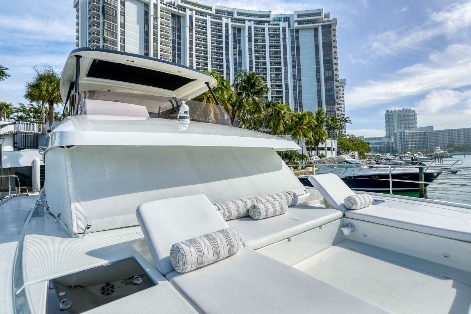 2022 Fountaine Pajot MY6 - Image 82