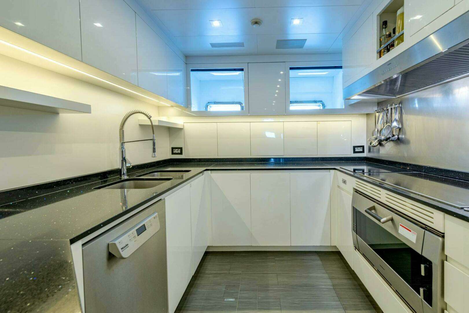 2017 Overmarine Mangusta 165 E - Image 43