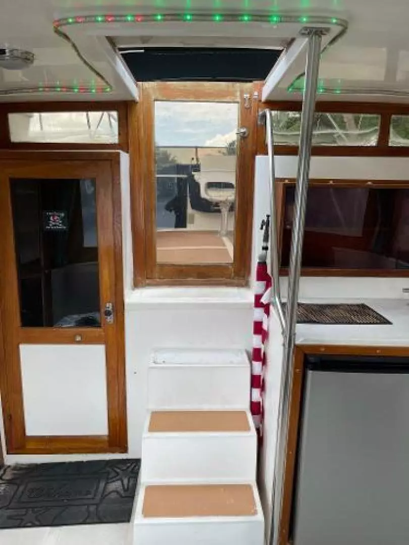 1989 Heritage East Sundeck Trawler - Image 18