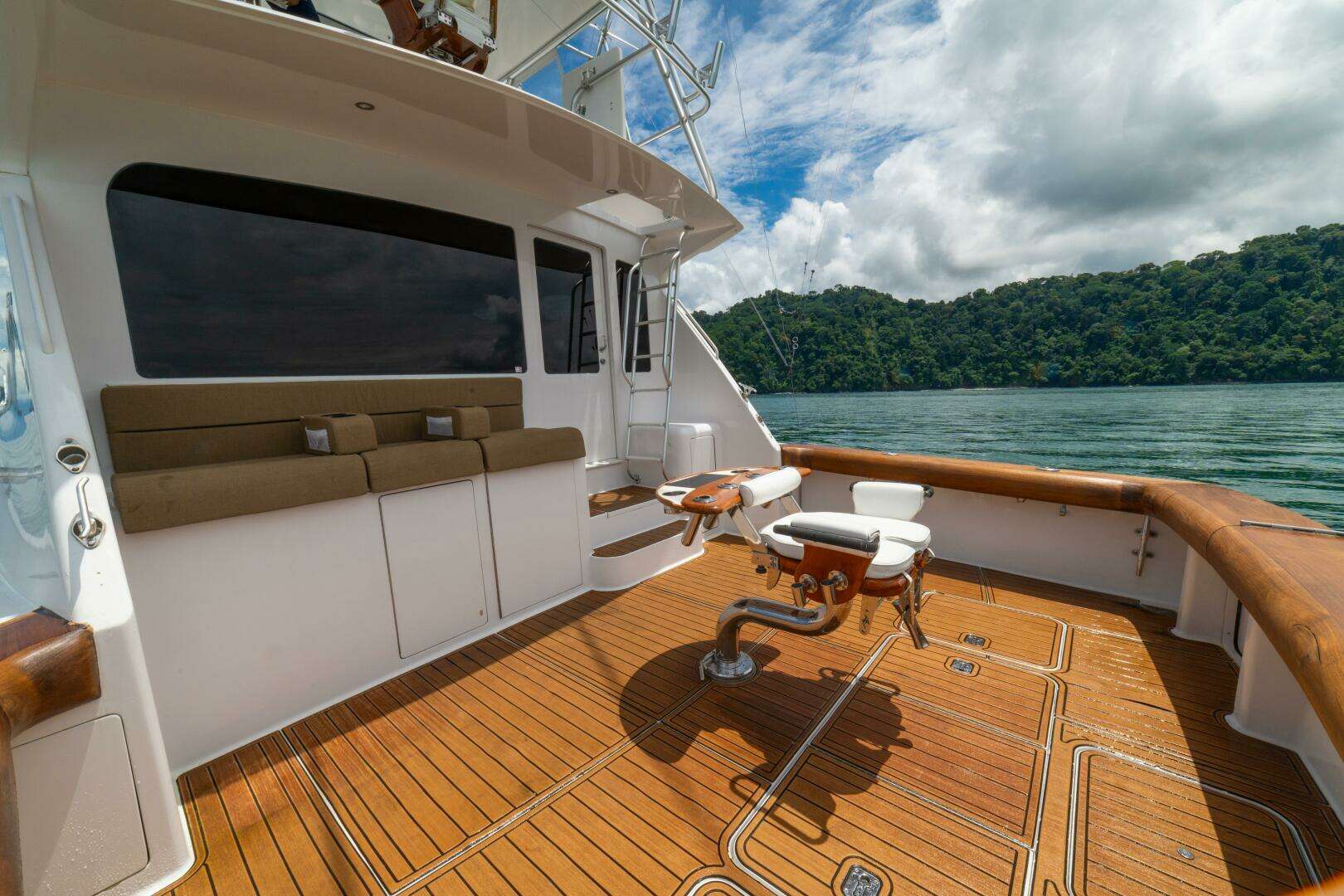 2004 Viking 61 Convertible - Image 6