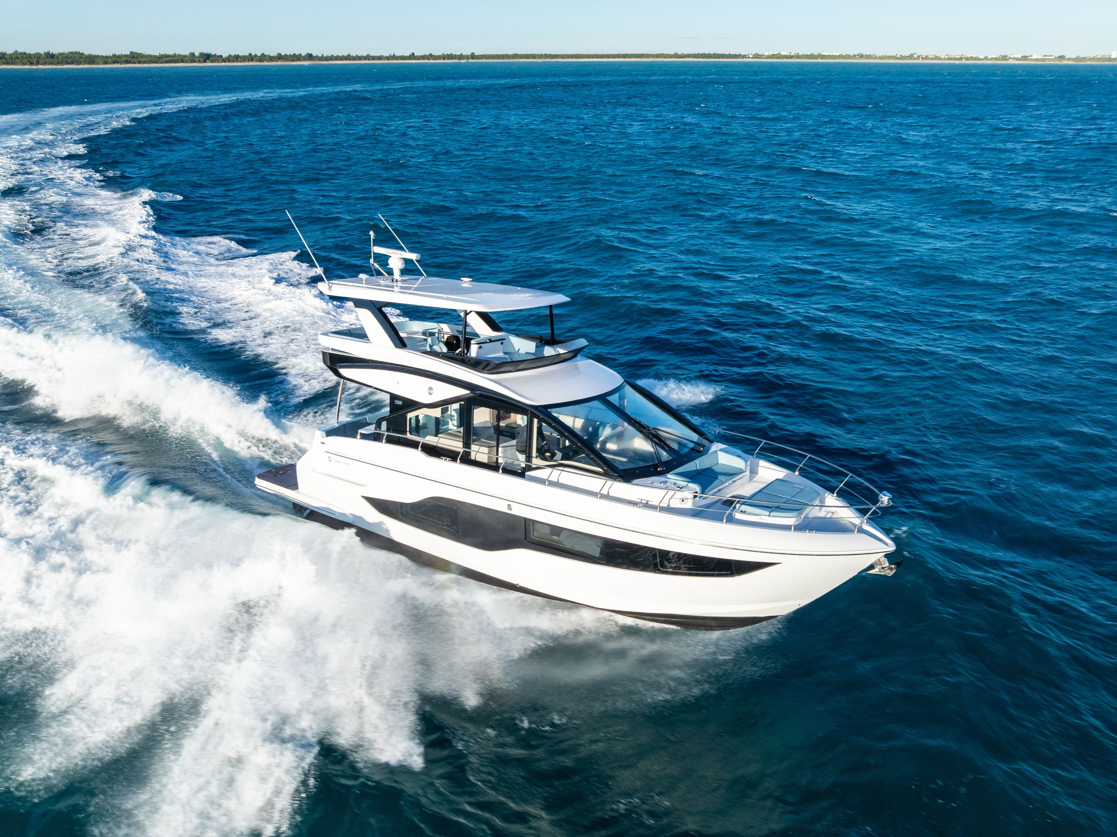 2026 Cruisers Yachts 50 Fly