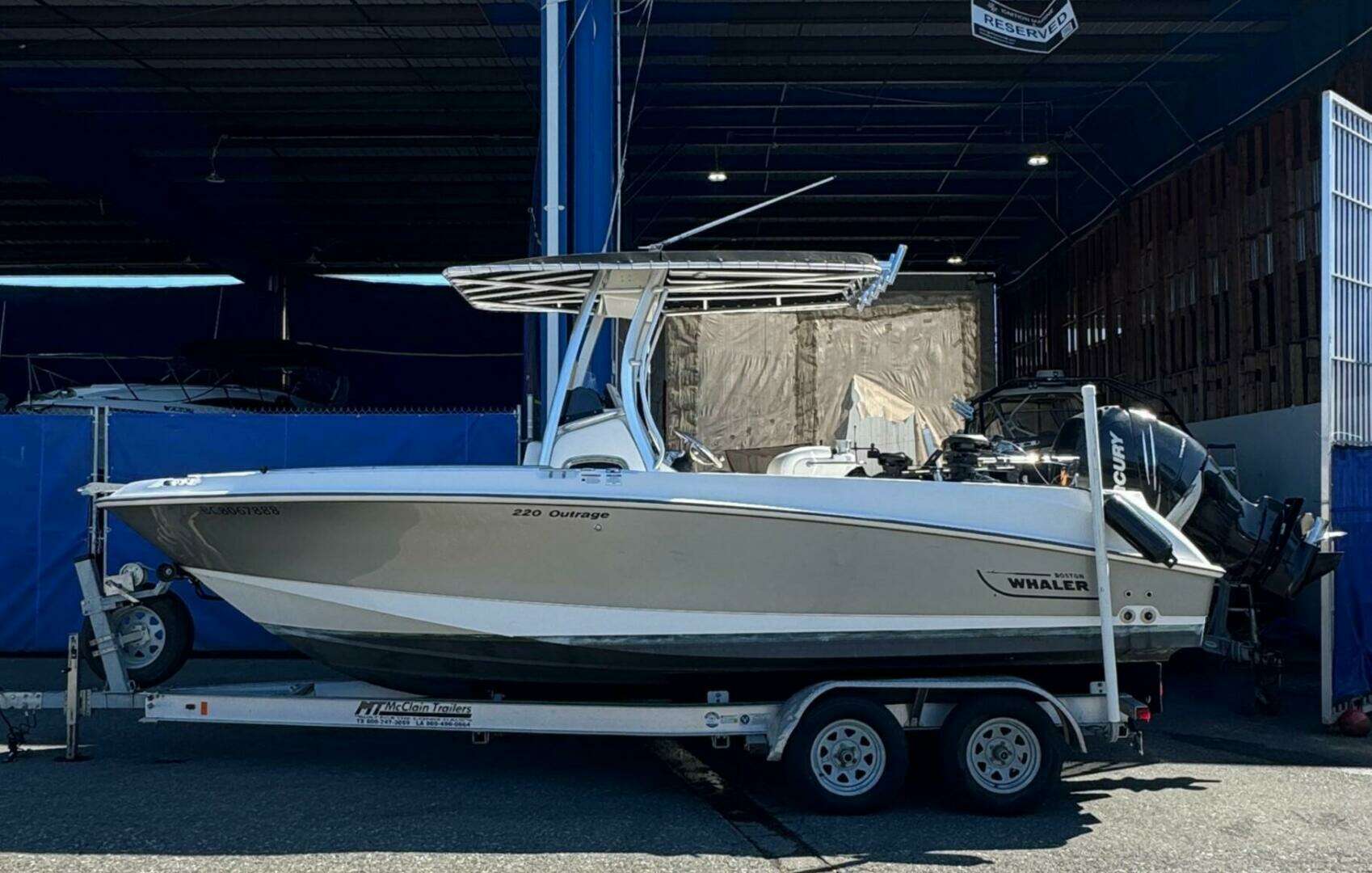 2014 Boston Whaler 220 Outrage - Image 3