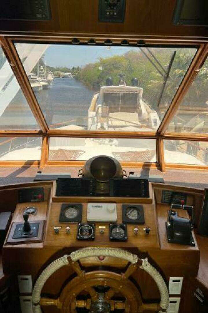1983 Knight & Carver Custom Trideck - Image 17