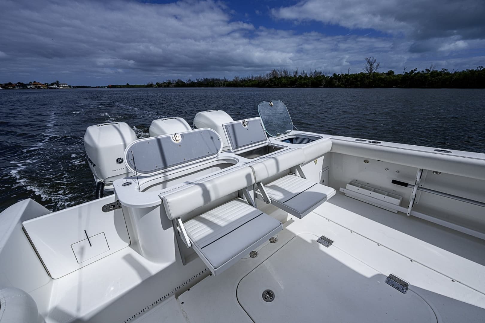 2009 Everglades 350 CC - Image 16