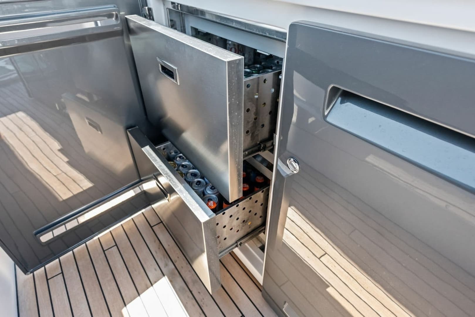 2026 Sunseeker 88 Yacht - Image 37
