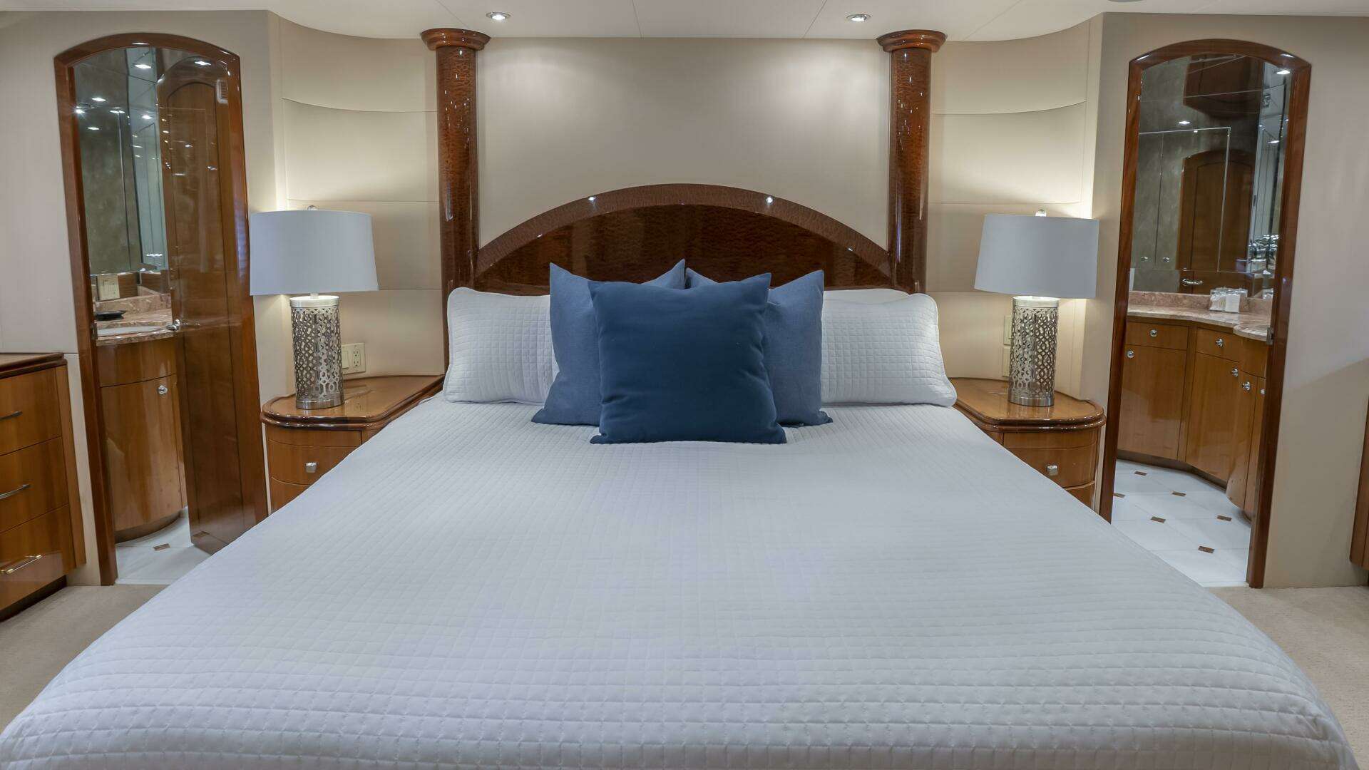 2007 Hatteras 80 - Image 38