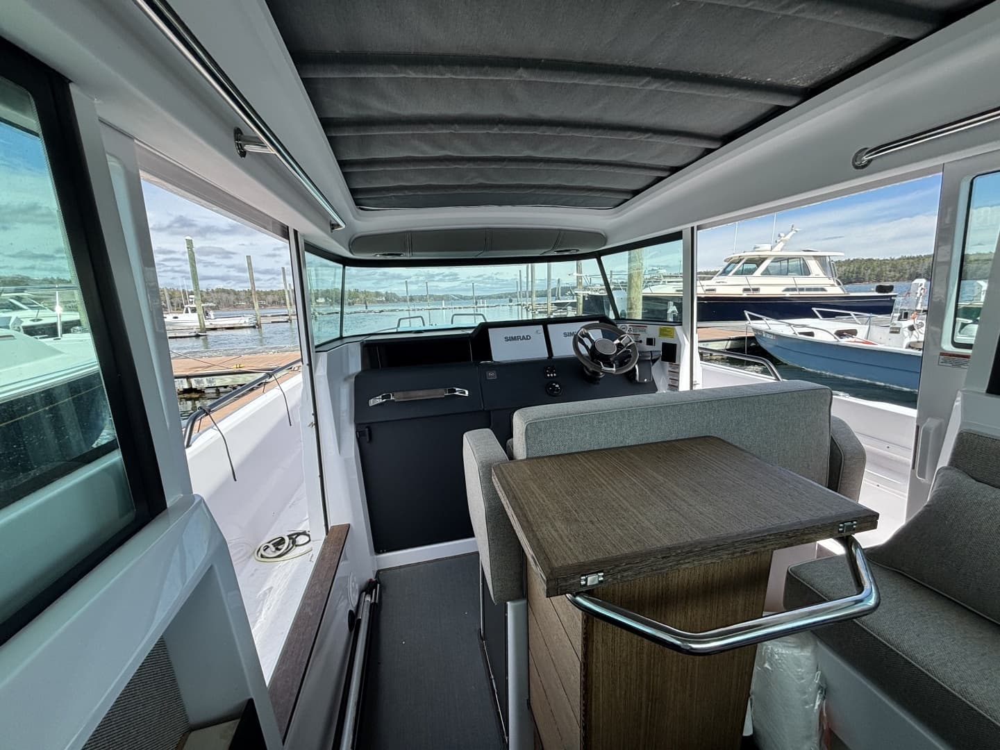 2023 Axopar 37XC Cross Cabin - Image 31